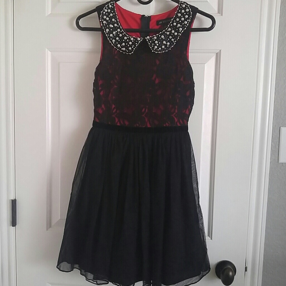 Peter pan collared black and red lace dress